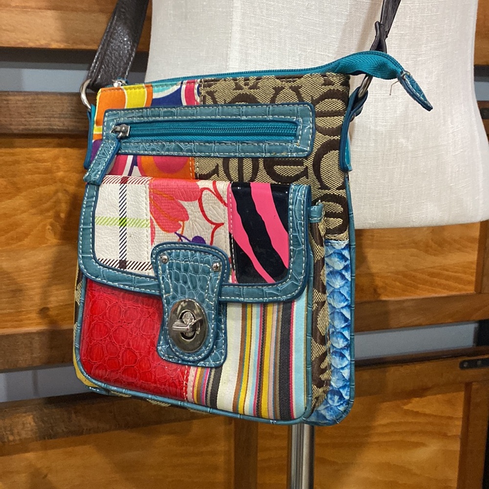 Crossbody Purse Multicolor, 3 zipper compartments and one latched- Like New
